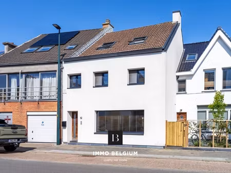 ruime gerenoveerde woning met 4 slaapkamers in het centrum