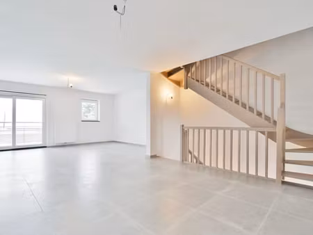 appartement duplex 2ch, terrasse et parking, marche