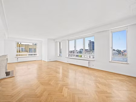 lumineux appartement 156m2, 2 ch + plac, grde cuis., terr.
