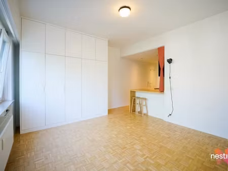brugmann / lepoutre - studio rénové avec goût !