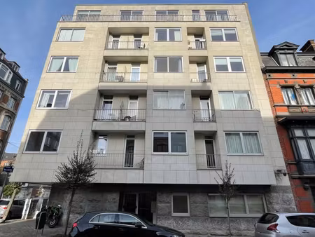 superbe studio lumineux de 35 m² à ixelles (quartier bascule