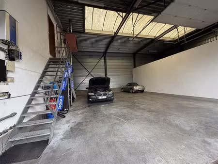 entrepôt + bureaux et parking zoning nivelles