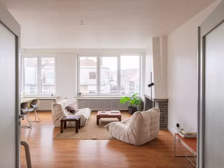 stijlvol tweeslaapkamerappartement in de sportstraat, met...