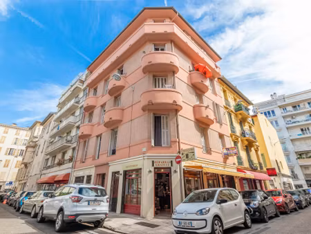 nice fleurs / rue claudia - 2 pièces de 38 m2 avec balcons, à rénover, idéal investissemen