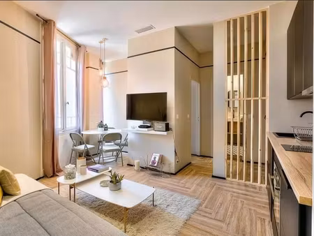 deux pièces dans un immeuble bourgeois au coeur de cannes