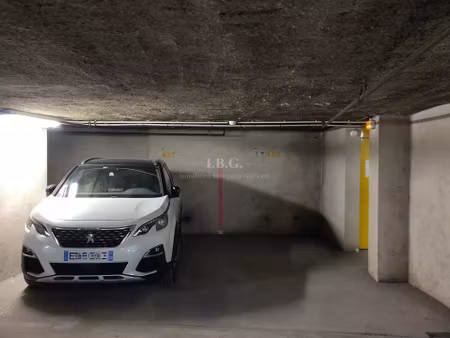 parking rue rue lafon - fongat