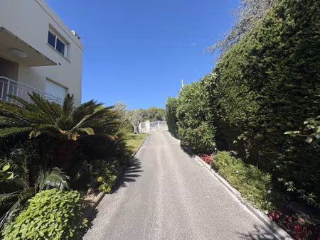 cap d'antibes dernier etage 120m²