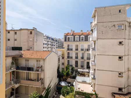 vente nice - carré d'or - 2 pièces rénové - etage elevé