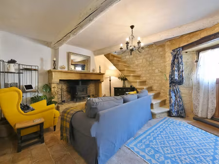 maison de village en pierre avec terrasse tropézienne