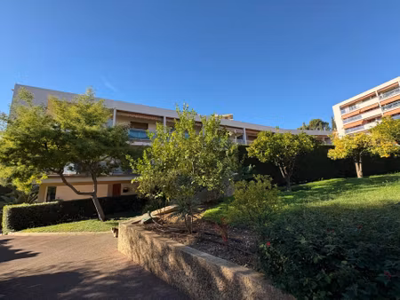 3 pieces de 77m², terrasses, parking