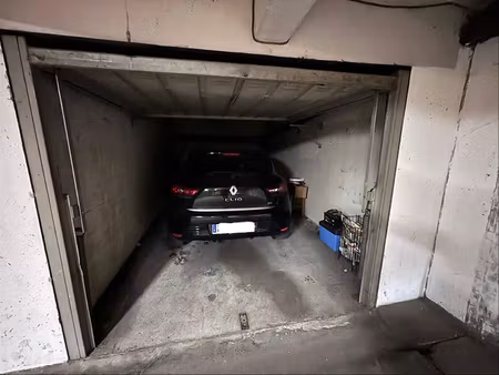 garage de type box fermé - rue bossuet lyon 6e