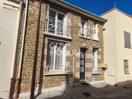 à vendre charmante maison de ville à étiolles