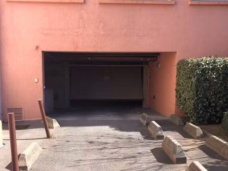 parking / box frejus 17 m2