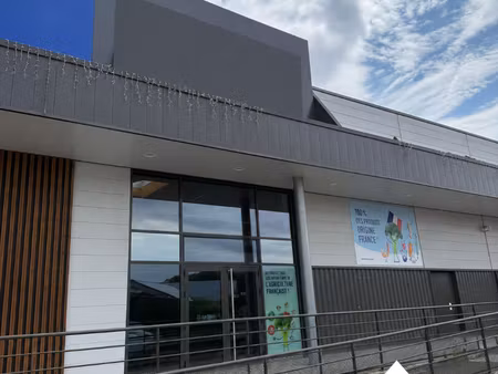 à louer ? local commercial récent de 250 m² ? emplacement stratégique à l'aigle