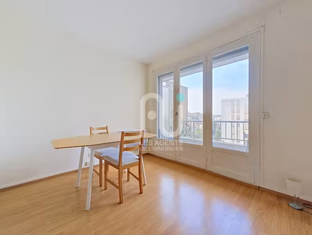 studio 26m2 + balcon et place de parking