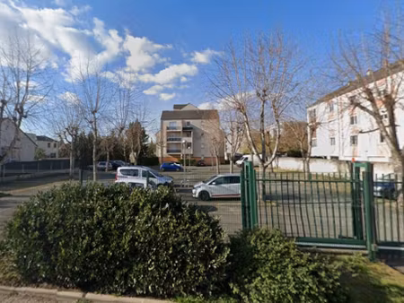 studio orléans guignegault avec une place de parking privative