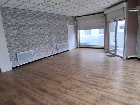 ensemble immobilier ( local commercial + maison + appartement + garage )