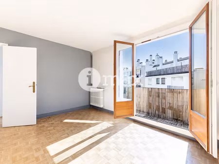 levallois-perret - chaptal / voltaire -studio avec balcon sur jardin - 250 000 € fai
