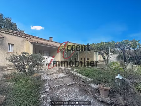 ménerbes ? maison de plain-pied avec piscine, vue sur le luberon et terrain de 3 689 m²