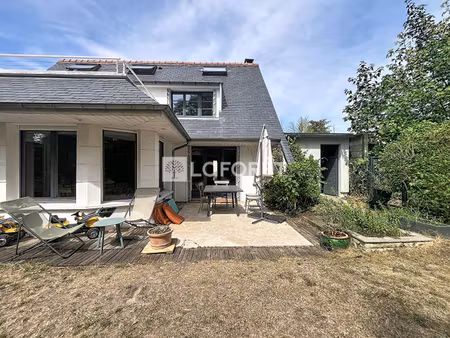 limitrophe le vésinet - maison meublée chatou 6 pièce(s) 126.41 m2