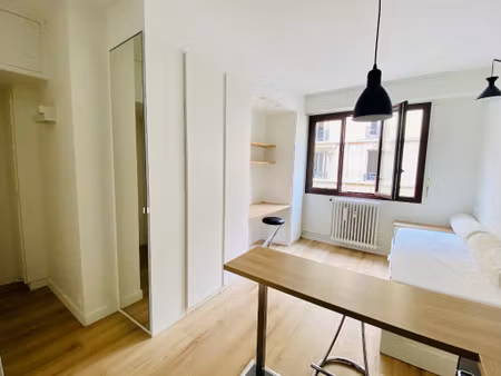 studio meublé neuilly 1 pièce 19 m2 - 870€ cc