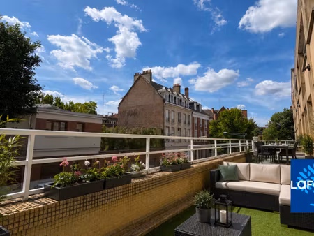 appartement entièrement rénové 55 m² 2 chambres balcon parking sécurisé hypercentre de val