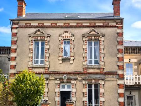jolie maison de ville de belle construction à rénover quartier malus - carnot