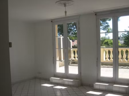 location appartement 2 pièces 40 m² à sens (89100)