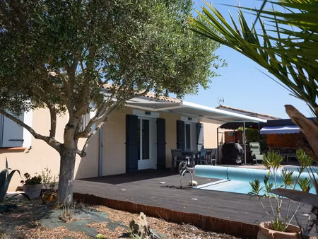 maison avec piscine . 1h de bordeaux, 3h de paris