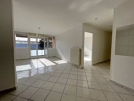 appartement f4 avec 3 chambres et un bureau, 4 balcons, un parking