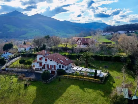 maison de maître à itxassou avec piscine