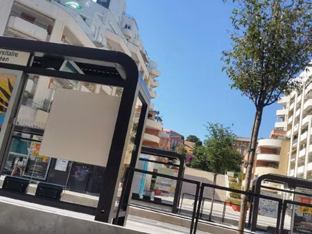 nice - a quelques pas de la promenade des anglais sur le passage du tramway