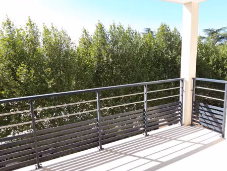 appartement t2 avec terrasse et parking à orange