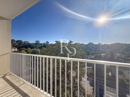 t4 de 80,91m2 avec balcon, cave et parking(s)