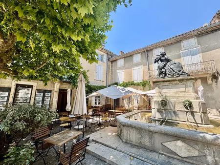 ***sous compromis***studio grignan centre. magnifique emplac