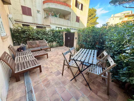 cavalaire-sur-mer élégant appartement en rez-de-jardin à d