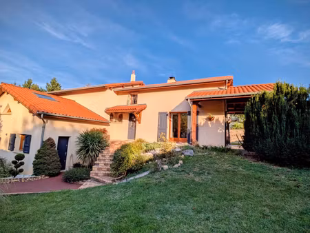 villa de 201 m2 offrant 5 chambres