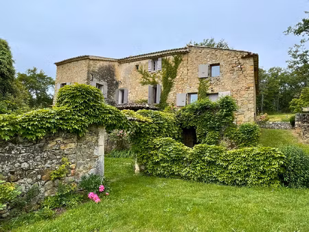ancienne ferme abbatiale du 14ème siècle