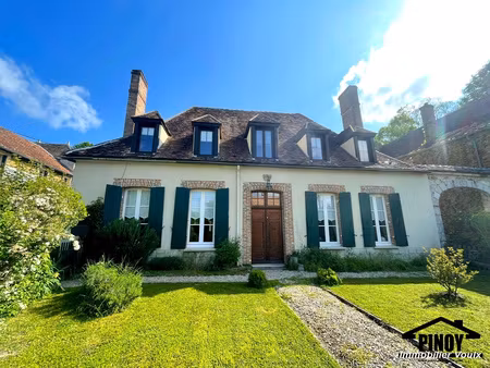 maison bourgeoise élégante avec jardin et garage à 8min de v