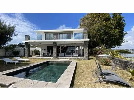 villa pieds dans l'eau à calodyne avec vue à couper le souffle - mzimc696