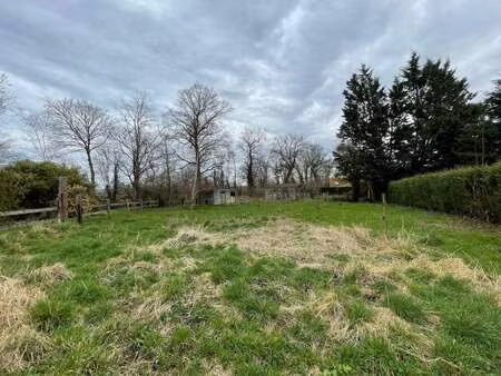 vente terrain à esquay-sur-seulles (14400) : à vendre / 701m² esquay-sur-seulles