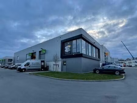 entrepôts et bureaux à louer dans le zoning jaurdinia