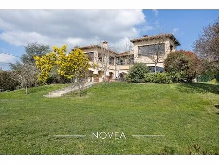 très belle maison d'architecte à grézieu-la-varenne