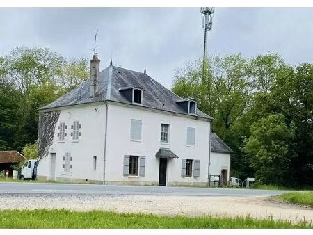 maison forestière t6 de 153m²sur un terrain de 2450m²