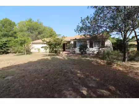 sur une parcelle de 3542 m2 un ensemble immobilier compose de 2 villas, d'une piscine et..