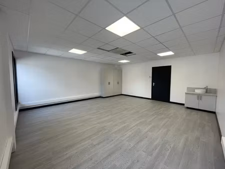 location commerce 36 m² à saint-jean-le-vieux (64220)