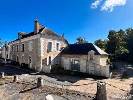 immeuble 201 m² cour cheverny