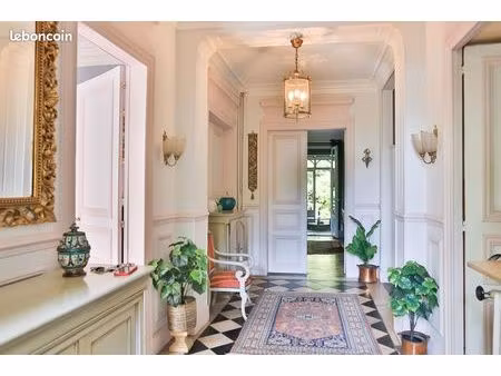 au val d'europe ,maison de maitre de 1845 de 330m2 sur un terrain 1290m2