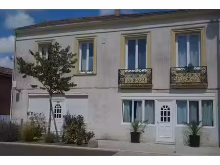 grande maison avec dépendances, magasin et appartement indép