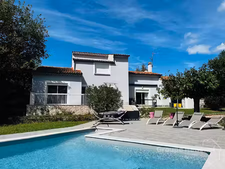 maison 182 m2 - 4 chambres sur 3500m2 de terrain avec piscine